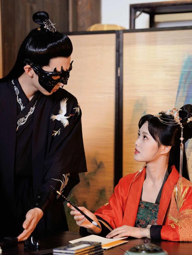 与凤行之女帝封面