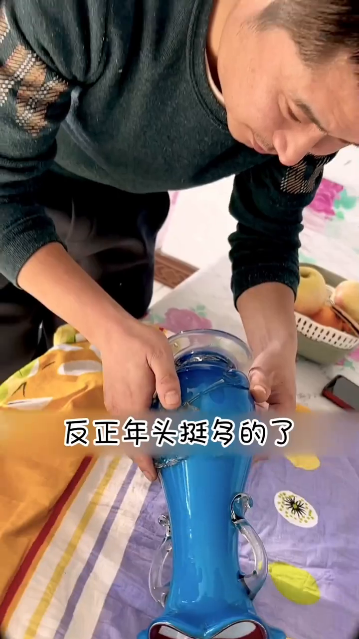 我哥雇人骗我妈封面
