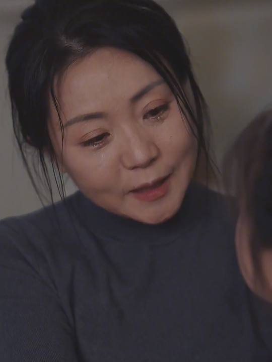 夕照在玻璃罐里析出盐结晶封面