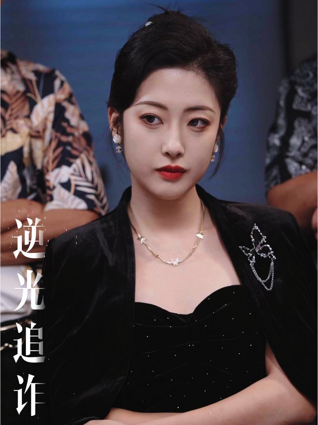 逆光追诈封面