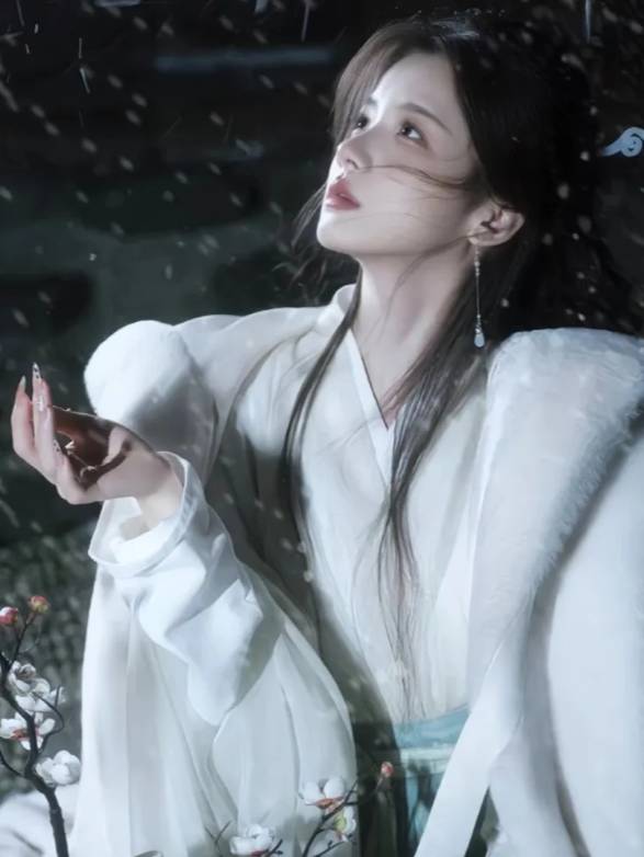 改嫁三年封面