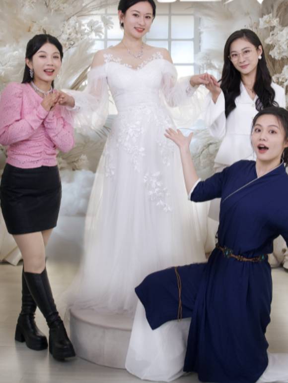 离婚后,儿媳们宠我无上限封面