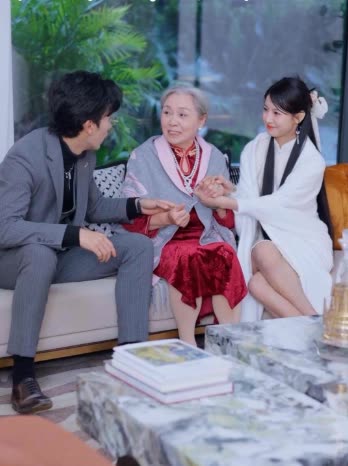 契约情缘:总裁的解忧夫人封面