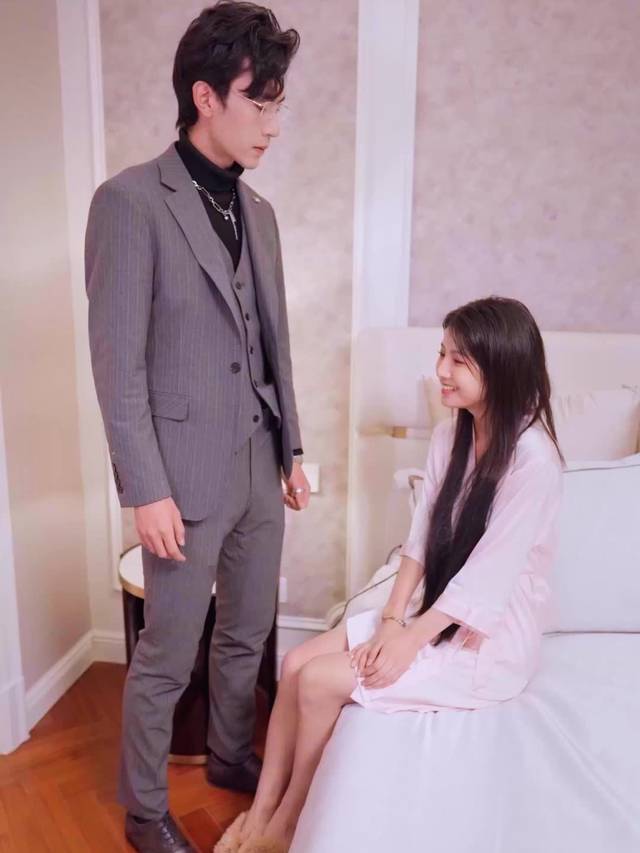 暴虐厉少的温柔医妻封面