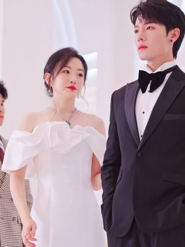 离婚当天,金丝雀亮出黑卡封面