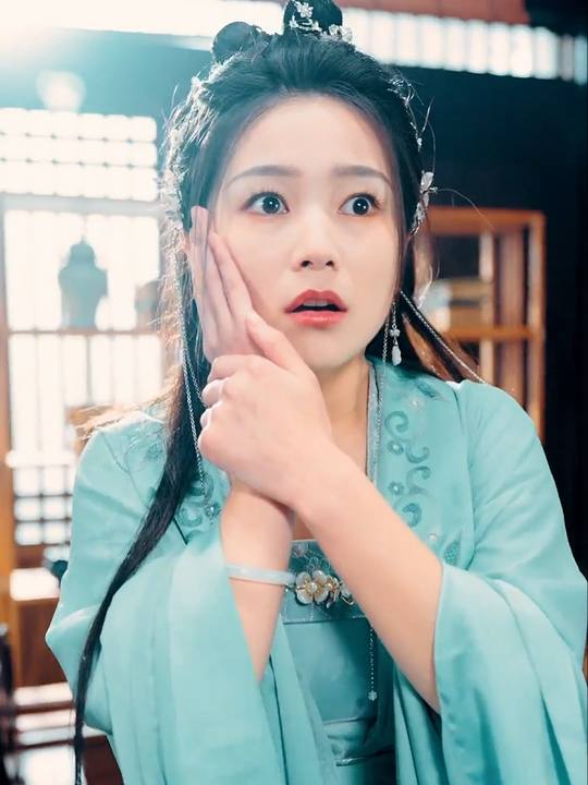 女配洗白改写命运封面