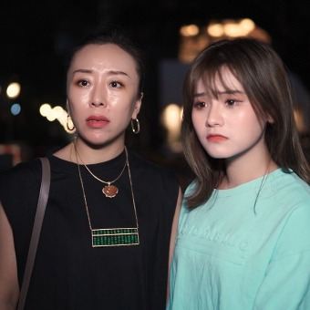 王炸一家人封面