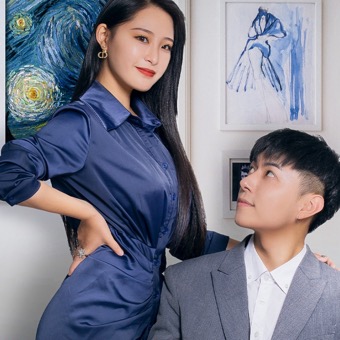 我和女总裁同租的日子封面