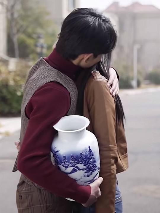 掮客小姐与她的古董先生封面