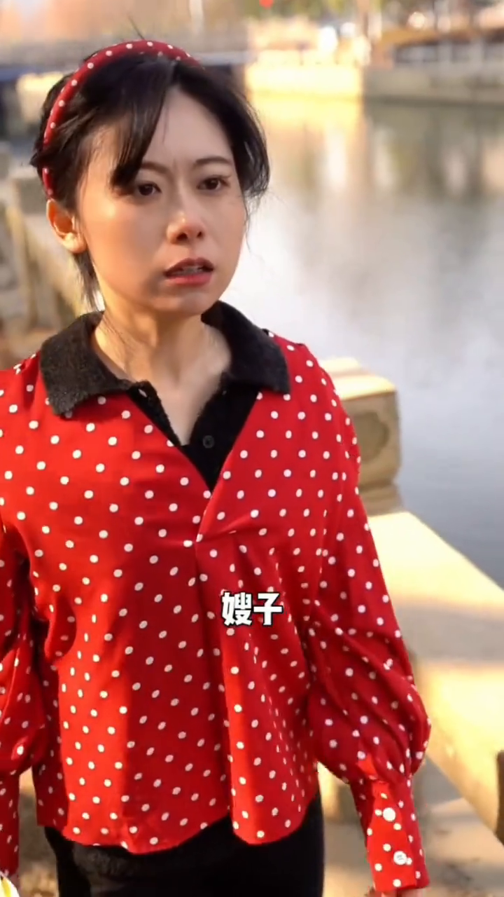 下岗后我带老公摆地摊封面