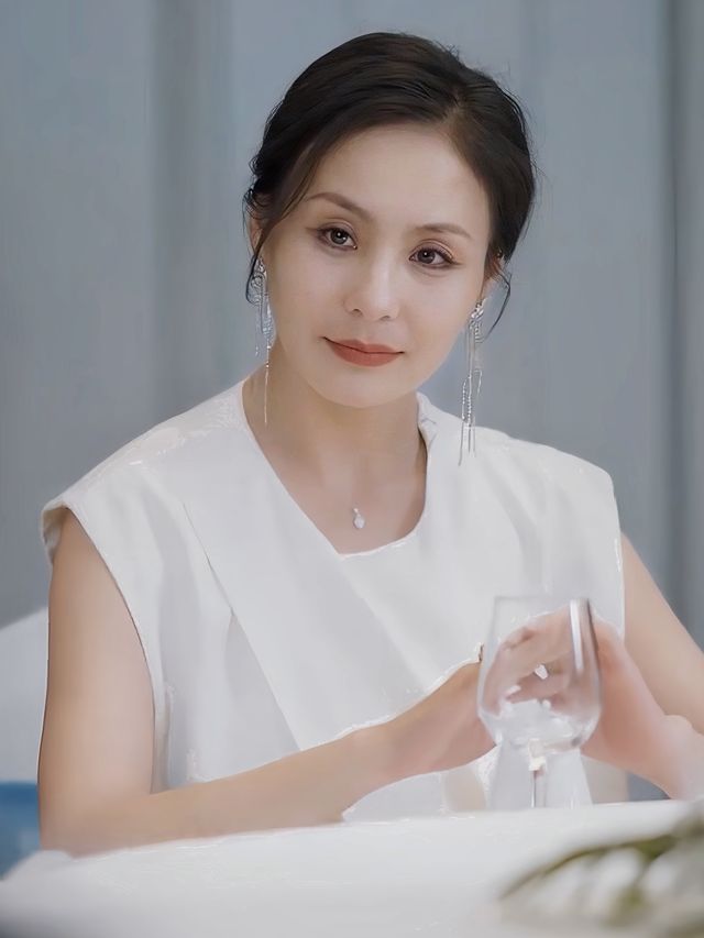 最好的伪装是平凡封面